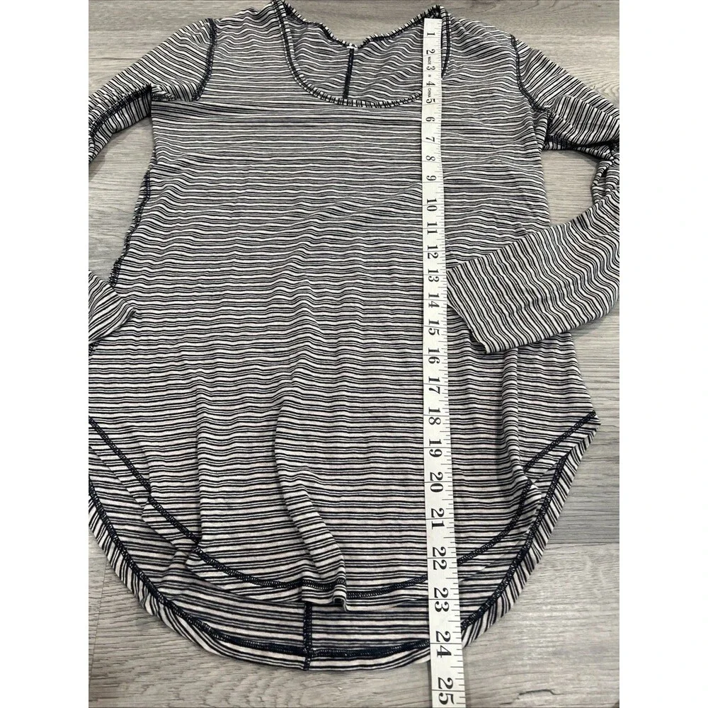 Lululemon Long Sleeve Scoop Neck Top Black White Striped Size 4